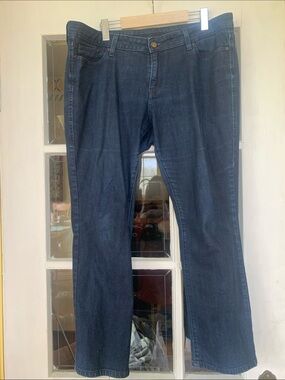 Levi’s 552 Mid Rise Straight Dark Wash Jeans Plus Size 14 Stretch
